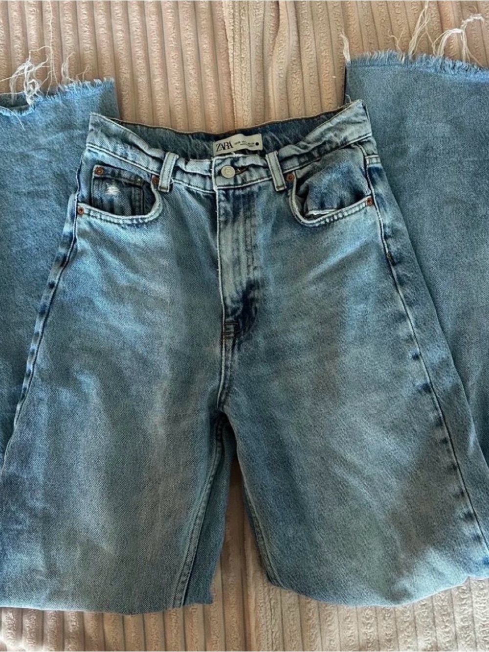 ZARA Light Wash Relaxed Women’s Jeans